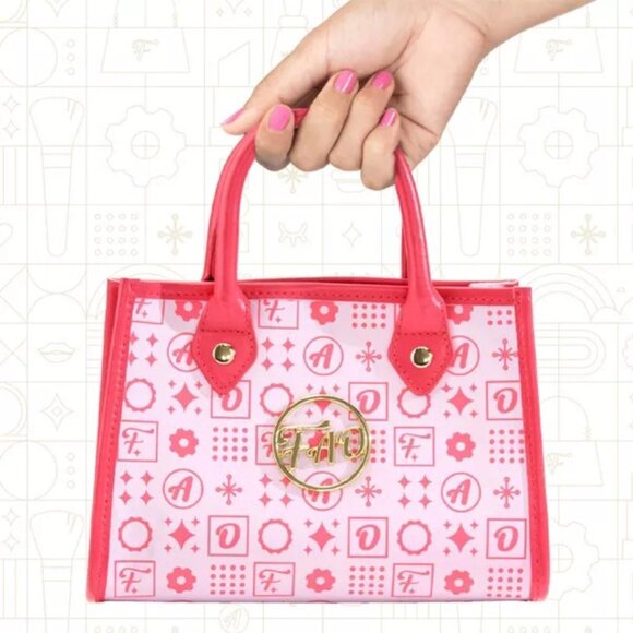 NWT FAO Schwarz Rockefeller Handbag & Accessories - Picture 3 of 5